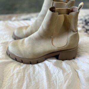 Madden‎ girl lug boots size 9.5